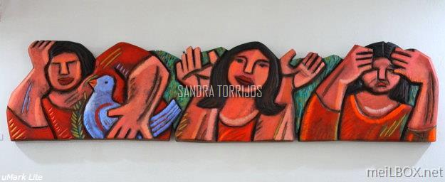 Tres Marias, a wooden sculpture by Sandra Torrijos.
